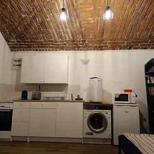 Apartmán Basic Underground Next To The Center - Tram Line, Cool Local Area, Praha